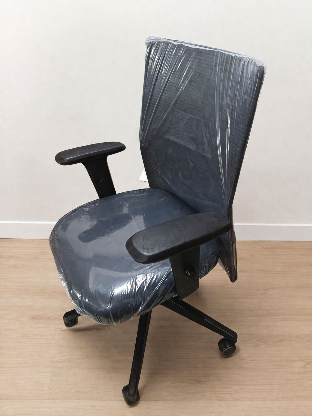 Featherlite Ergonomic Office Chair - Image 2